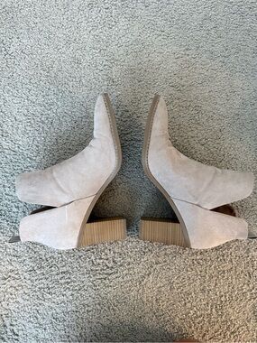 Universal Thread- Vanessa Boots